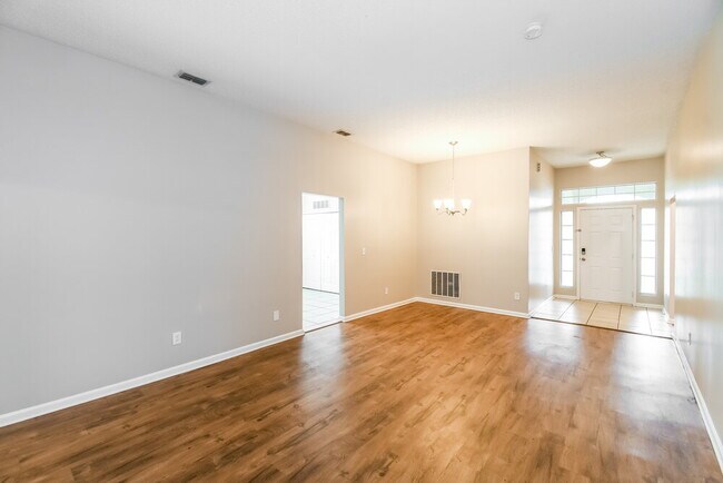 Building Photo - 2600 Creek Ridge Dr