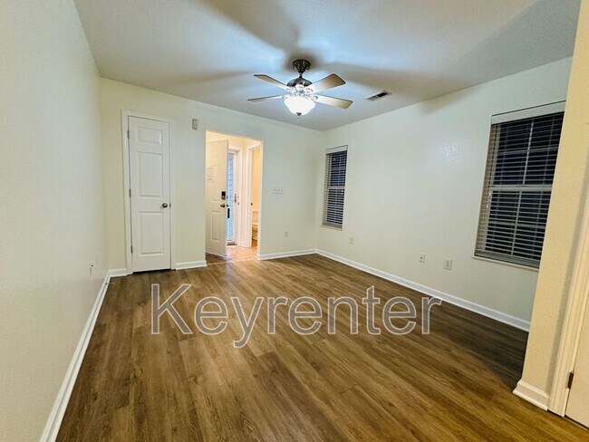 Building Photo - 846 Blue Spruce Way