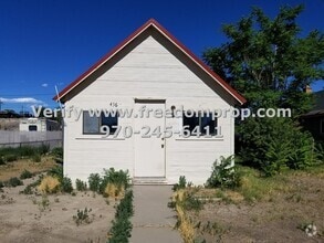 Building Photo - Tiny House Living! 1 Bedroom 1 Bath House