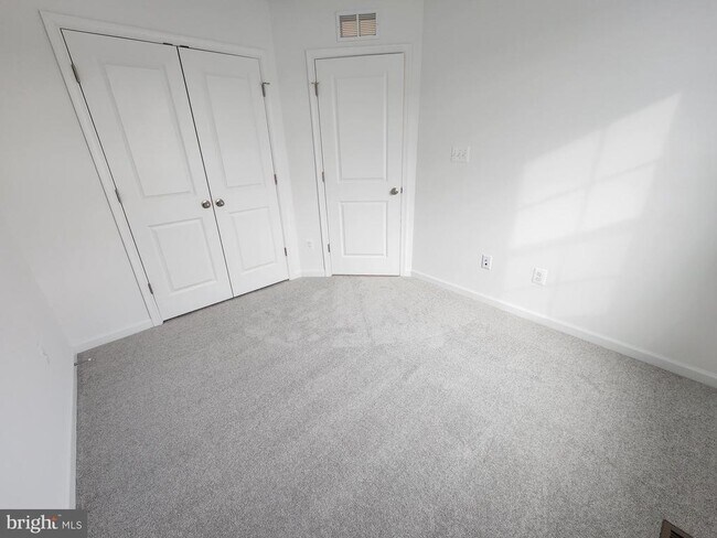 Building Photo - 500 Husky Trl