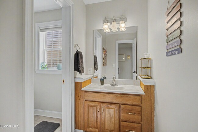 Building Photo - 8 Furlong St