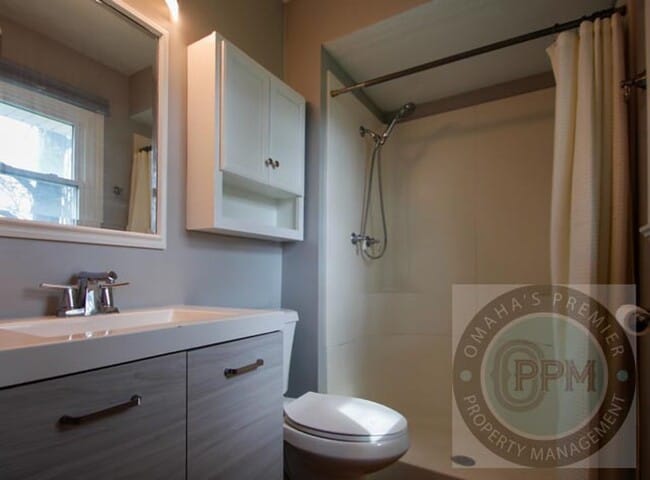 Building Photo - Discover this 3- Bd, 2.5-Ba Omaha, NE,