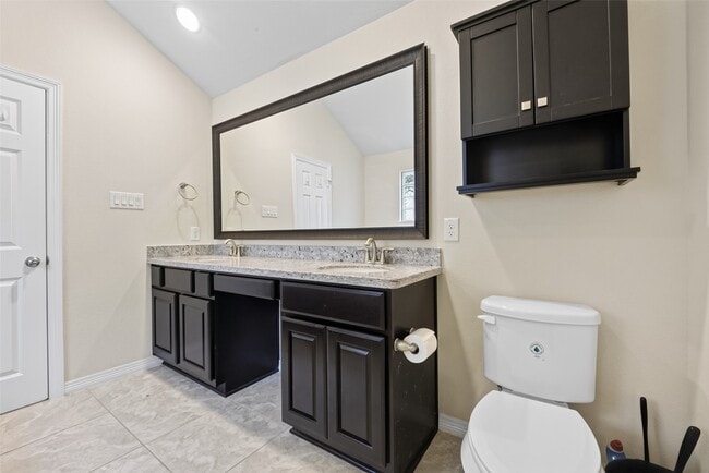 Building Photo - 2707 Shadybrook Meadow Dr