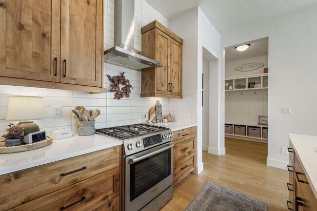 Building Photo - Beautiful 4 bed 2.5 bath home