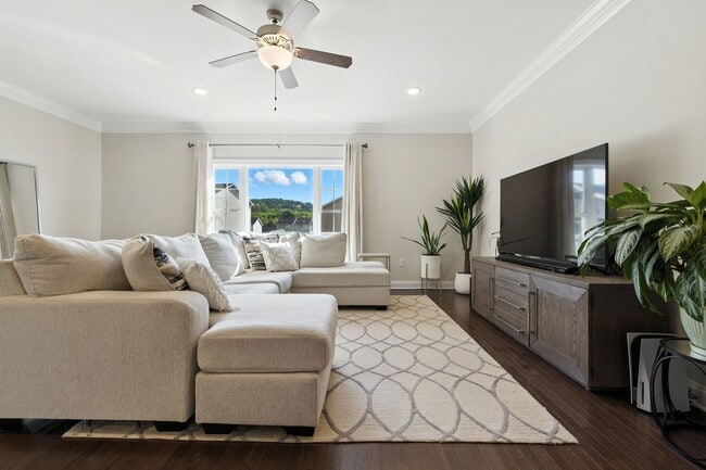 Building Photo - Immaculate Townhouse with Finished Basement