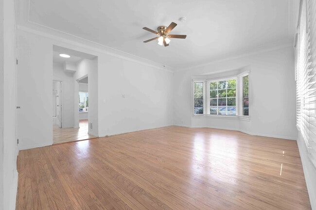 Building Photo - 2452 W 18th St