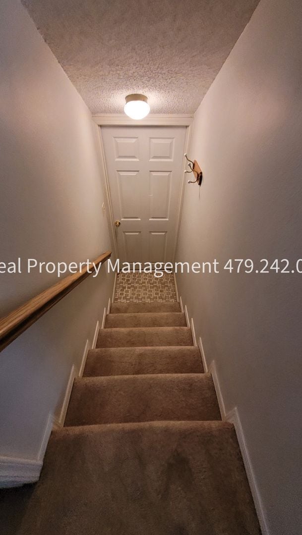 Building Photo - 106 Oak St