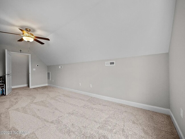Building Photo - 102 Captains Pointe