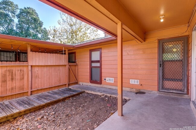 Building Photo - 2913 Eisenhauer Rd