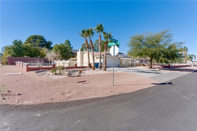 Building Photo - 2121 Rosanna St