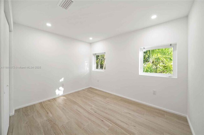Building Photo - 3437 NW 9th Ct