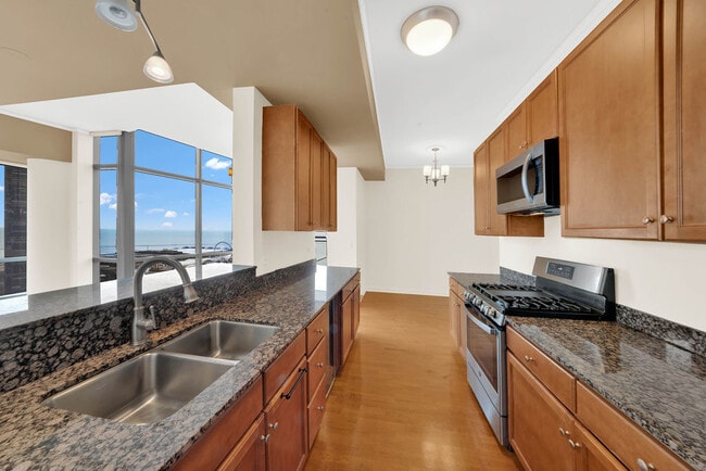 Building Photo - 450 E Waterside Dr