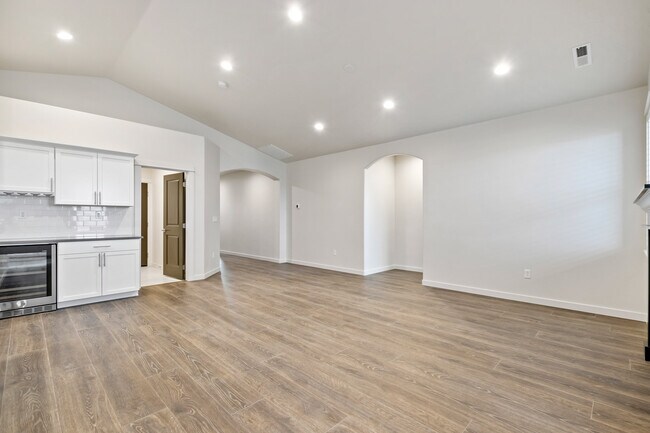 Building Photo - 7565 W Itasco Dr
