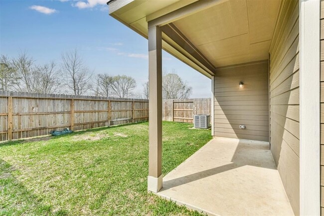 Building Photo - 25129 Pacific Wren Dr