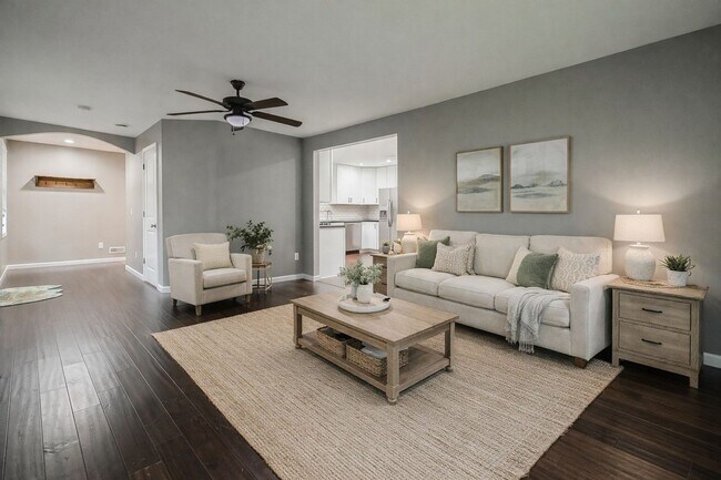 Building Photo - Charming 3-Bed, 2.5-Bath Home in Pinckney!