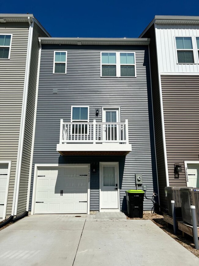 Building Photo - Welcome to this inviting 3-bedroom Condo! ...
