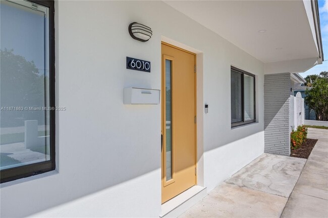 Building Photo - 6010 SW 108th Pl
