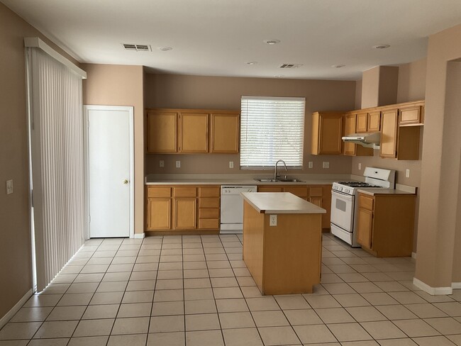 Building Photo - 8510 Sonnet Ct