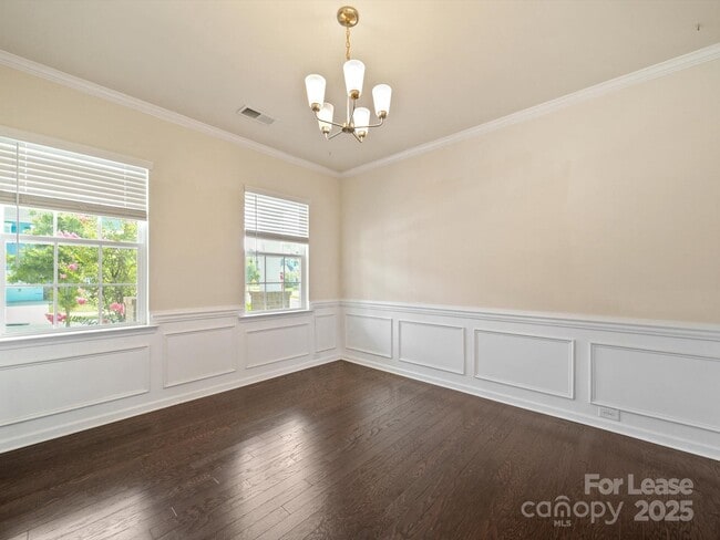 Building Photo - 1067 Winnett Dr