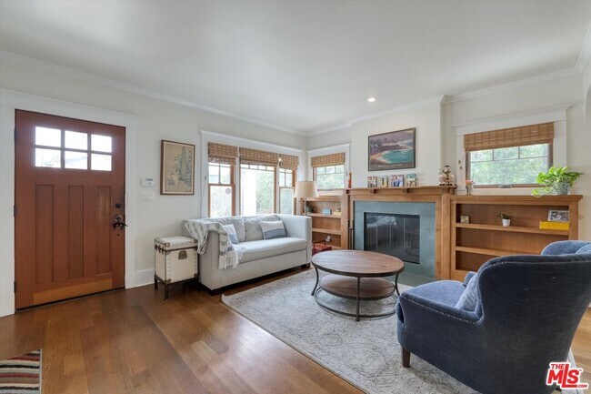 Building Photo - 933 Venezia Ave
