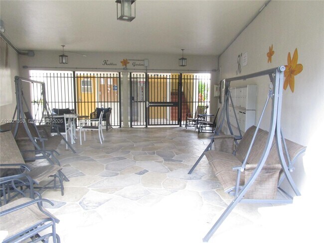 Building Photo - 5111 W Oakland Park Blvd