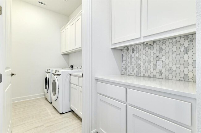 Building Photo - 19005 Fernando Trl