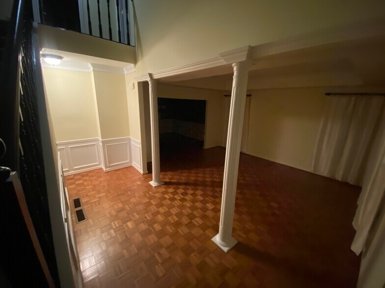 Building Photo - 4440 Pinehollow Ct