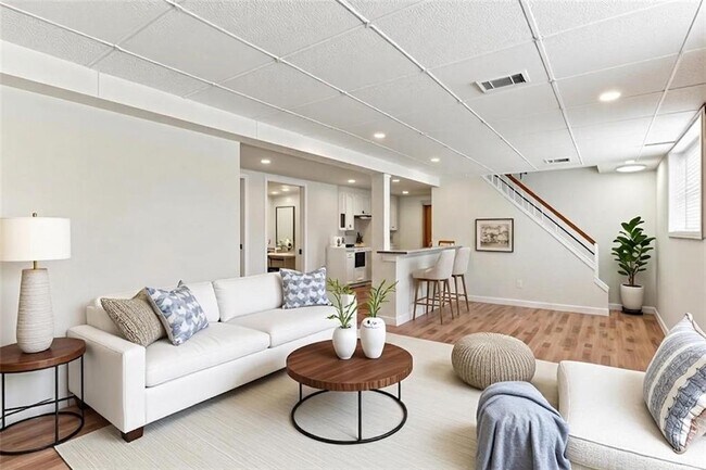 Building Photo - 2888 Bonanza Dr