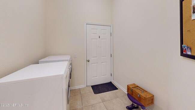 Building Photo - 218 Larkin Pl