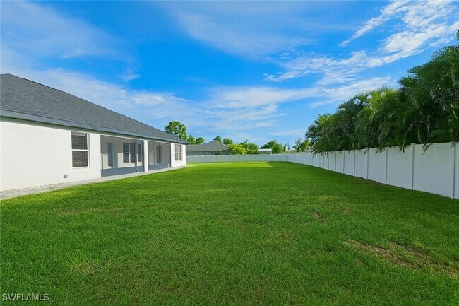 Building Photo - 4000 NE 9th Ave