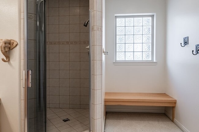 Building Photo - Mountain View Haven