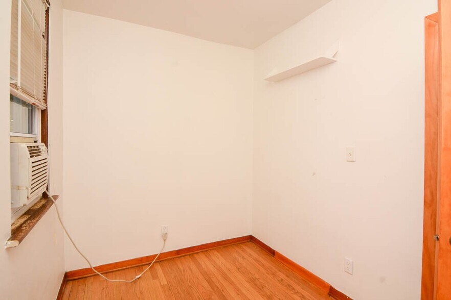 Building Photo - 2622 N Marshfield Ave