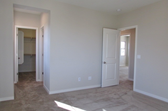 Building Photo - 3 Bed, 3.5 Bath Detached Home in Portola S...