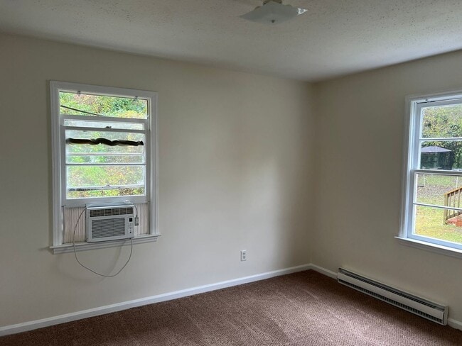 Building Photo - Single-Family Home: Near Shopping, Movie T...