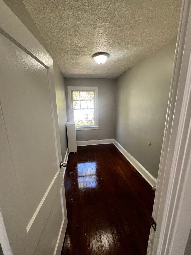 Building Photo - 612 Edgewood Ave