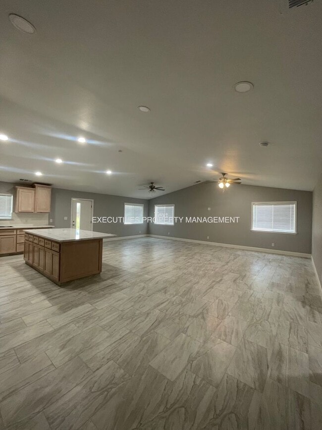 Building Photo - 1957 CA-140