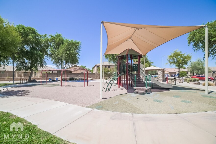 Building Photo - 3023 S 87th Dr