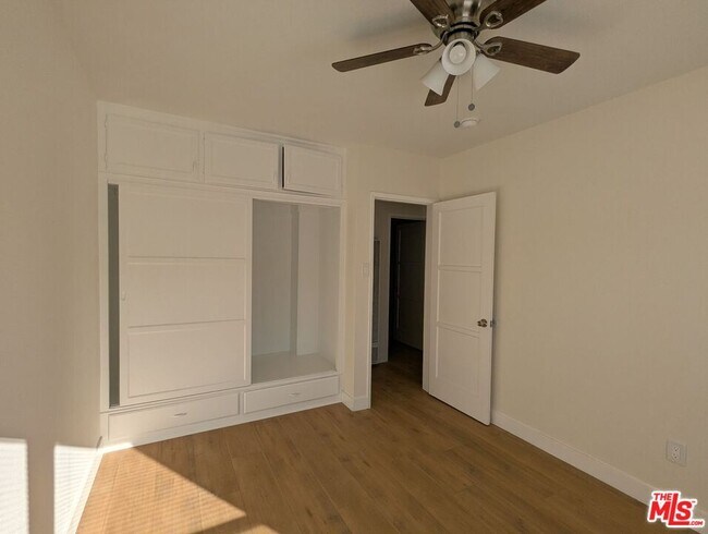 Building Photo - 6208 S Fairfax Ave