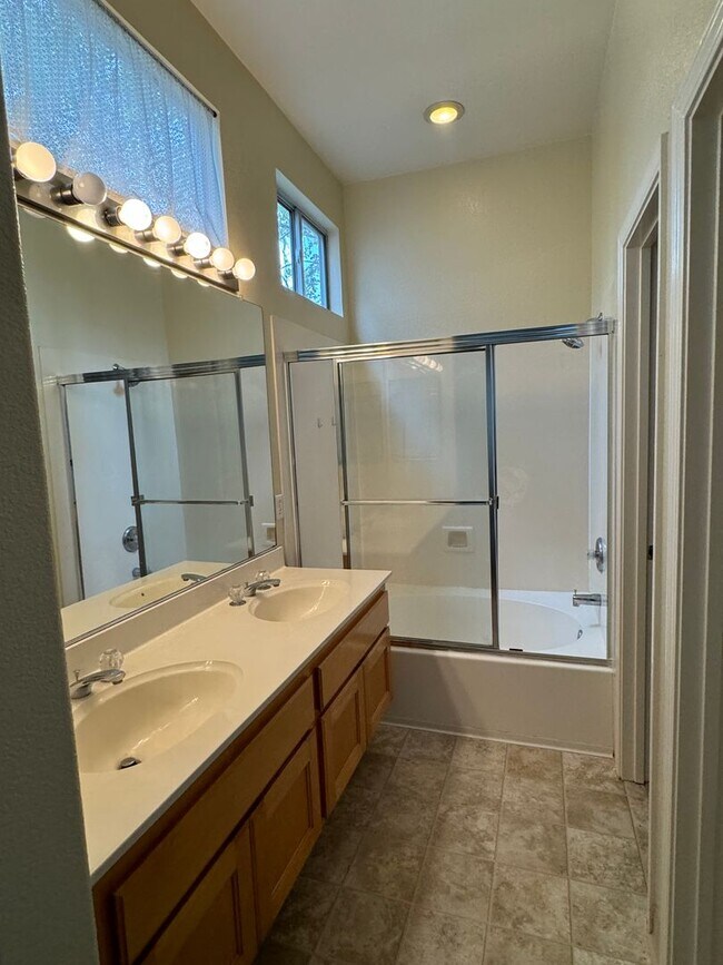 Building Photo - Roseville home with new artificial grass