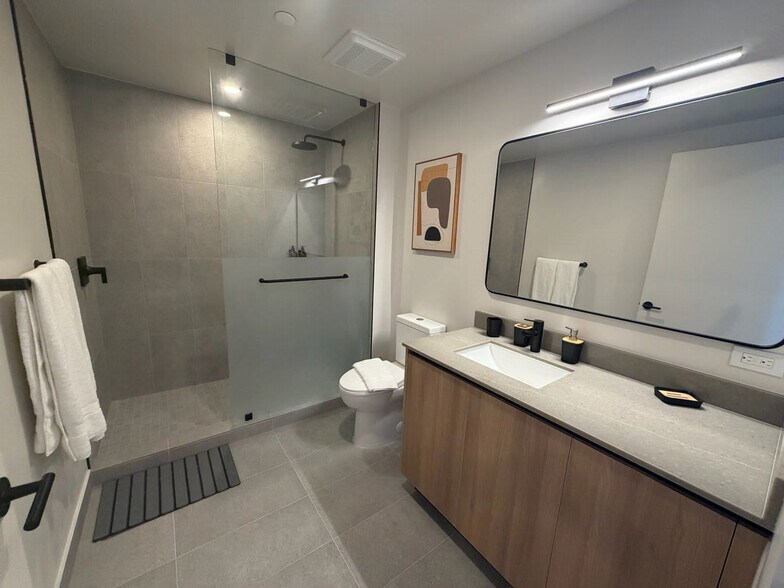 Building Photo - 121 NE 5th St