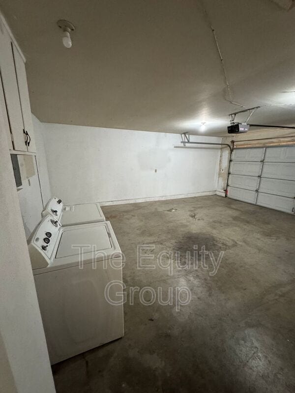 Building Photo - 4603 W Cypress Ave