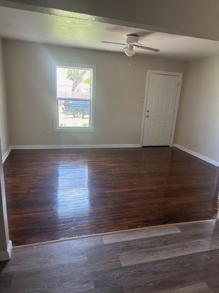 Building Photo - 3821 Homan Ave