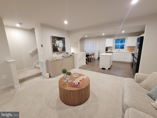 Building Photo - 2582 Laurel Pk Dr