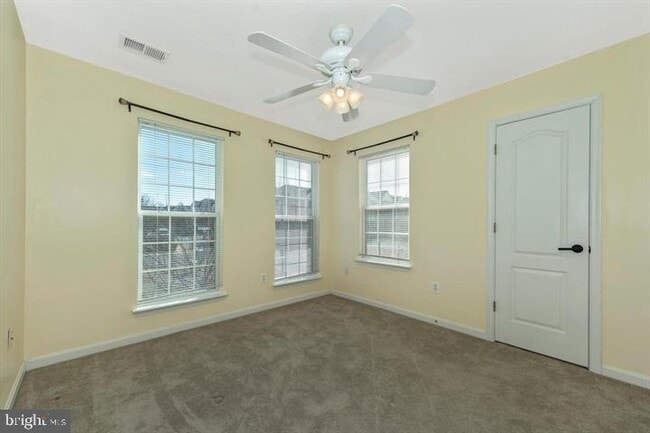 Building Photo - 100 Quail's Nest Way