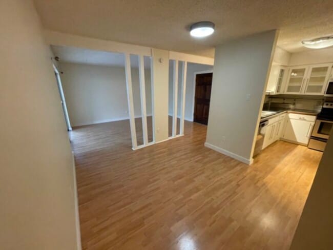 Building Photo - 6910 Hart Ln