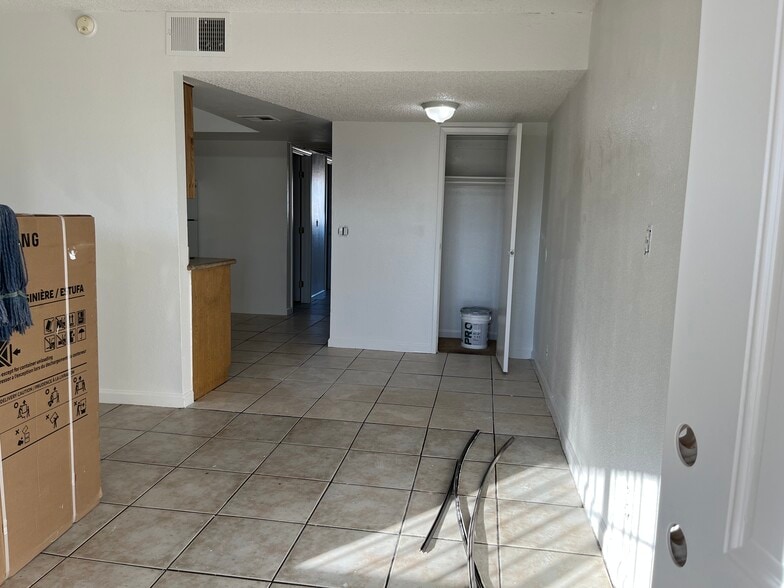 Building Photo - 5648 Meikle Ln