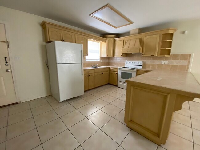 Building Photo - 3022 Carson St