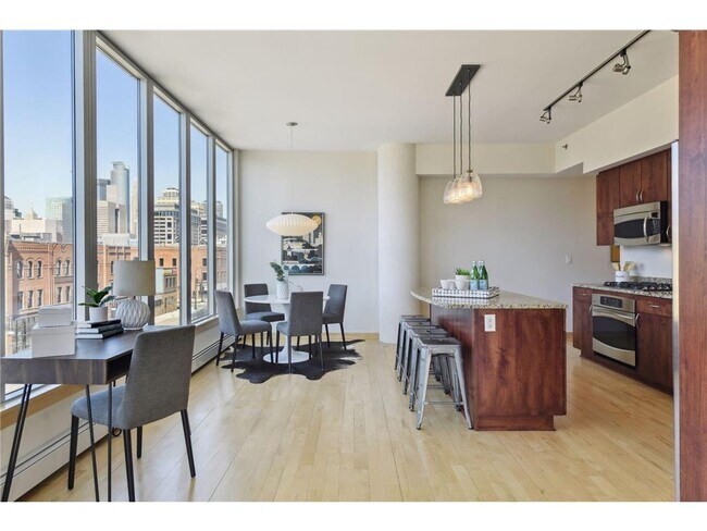 Building Photo - 215 10th Ave S