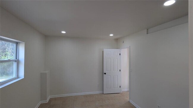 Building Photo - 3915 Emerald N Dr