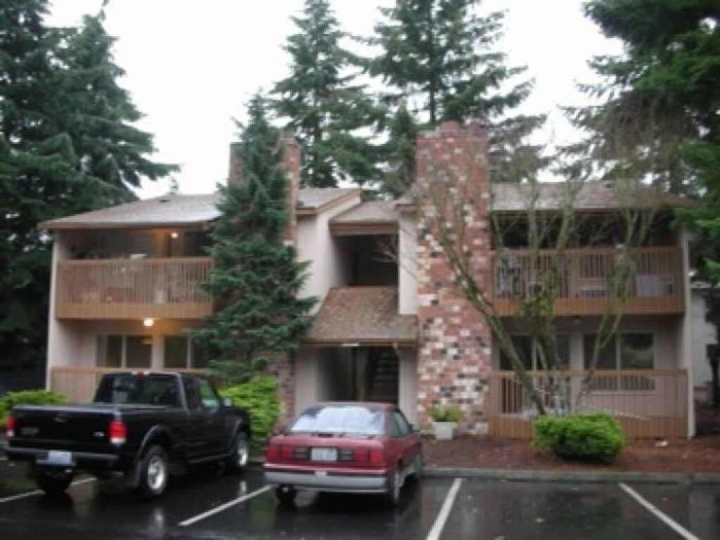 Quadplex Building (Bottom left unit) - 12616 NE 118th St